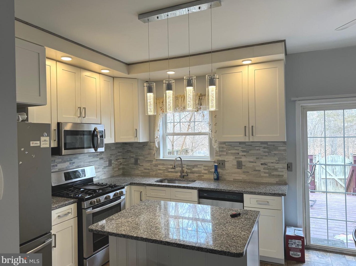20276 Sprucegrove Sq, Ashburn VA  20147-2390 exterior