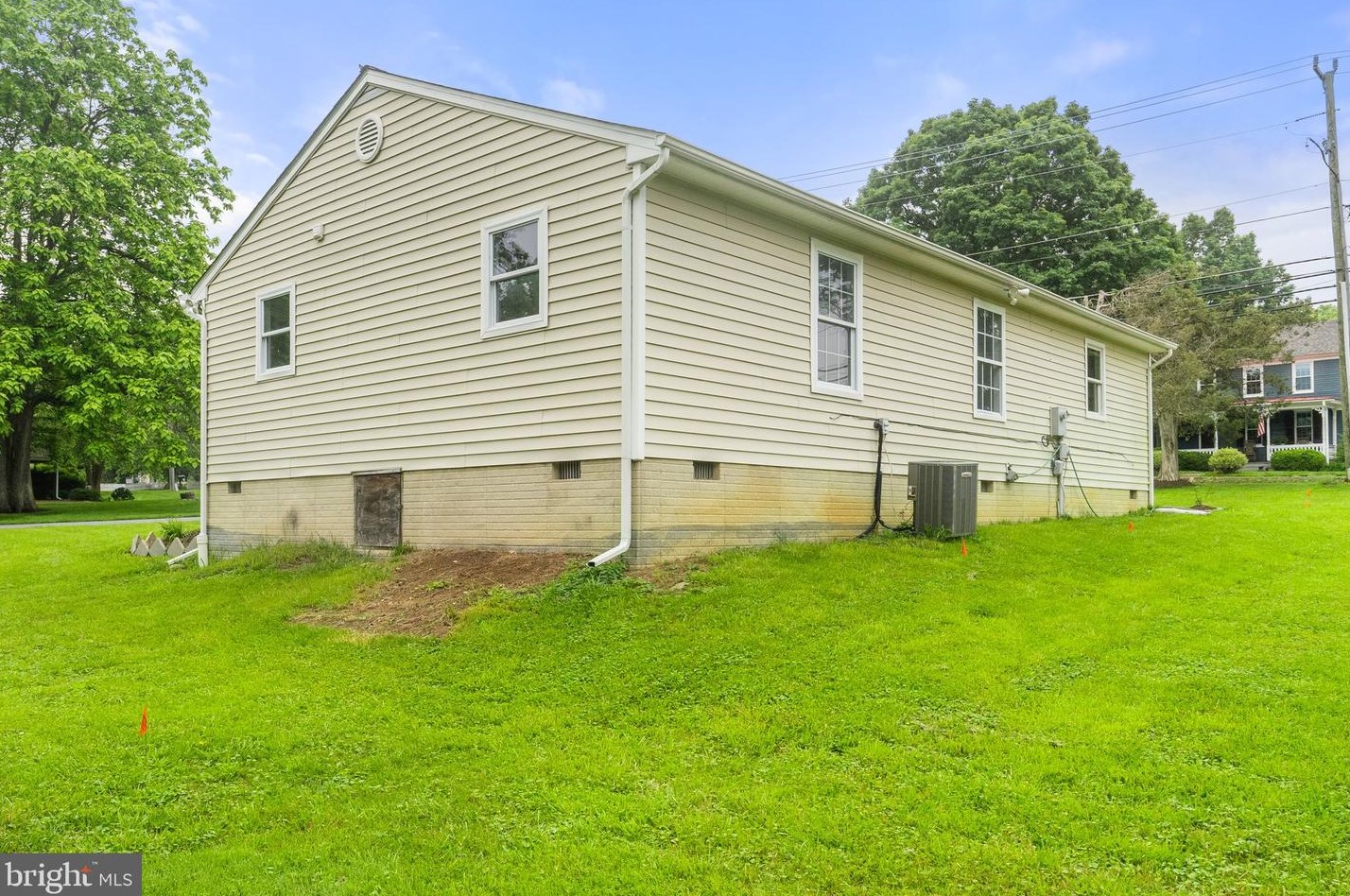3 James St, Hamilton VA  20158-9029 exterior