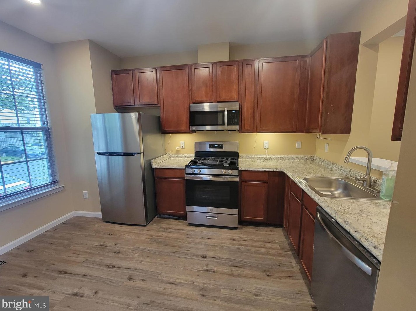 45510 Lakemont Sq, Dulles, VA 20165-6536