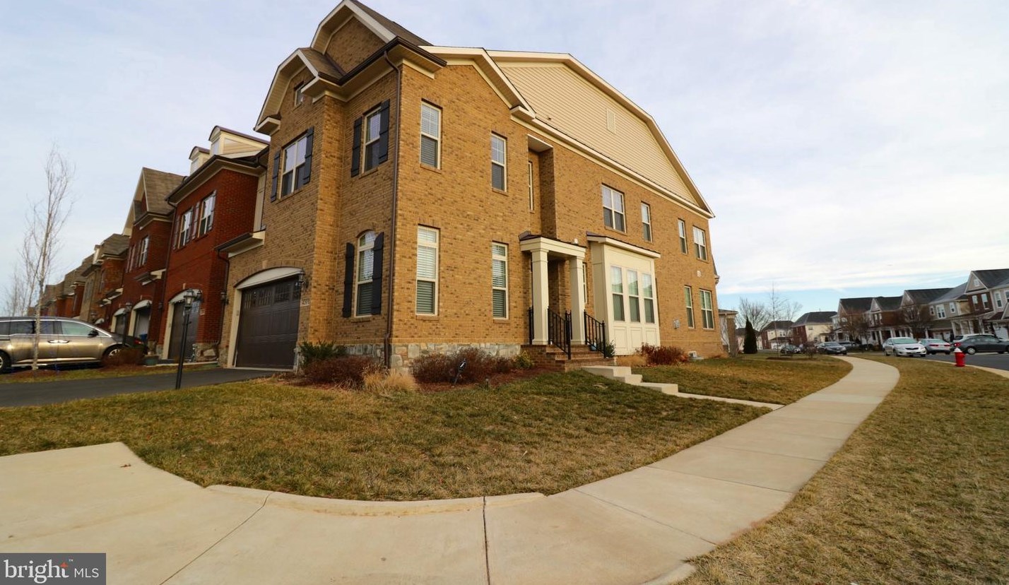 42610 Dreamweaver Dr, Ashburn, VA 20148