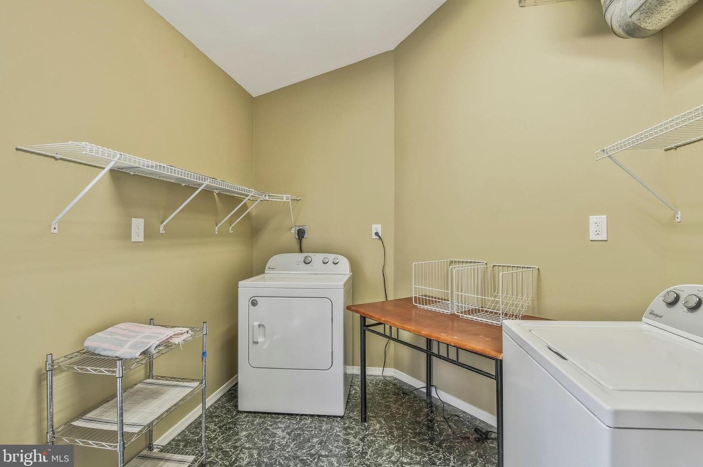 507 Vly Vw Ave, Leesburg VA 20175-2626 exterior