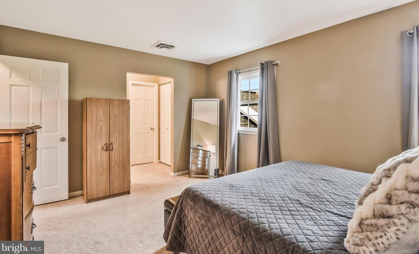 507 Vly Vw Ave, Leesburg VA 20175-2626 exterior