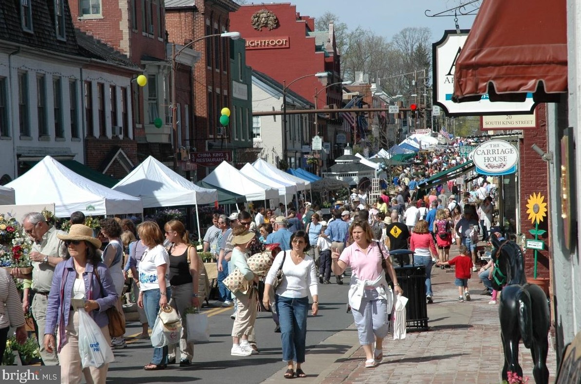 507 Vly Vw Ave, Leesburg VA 20175-2626 exterior