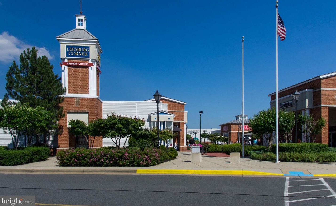 507 Vly Vw Ave, Leesburg VA 20175-2626 exterior