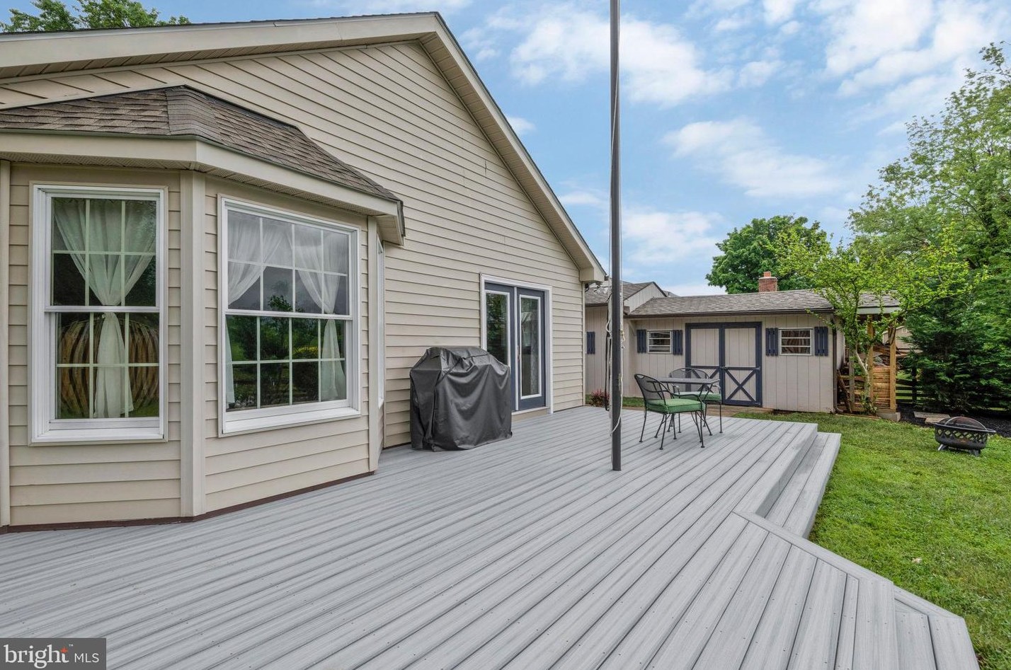 507 Vly Vw Ave, Leesburg VA 20175-2626 exterior