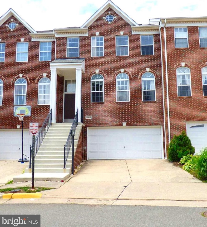 44286 Acushnet Ter, Ashburn VA  20147-7101 exterior