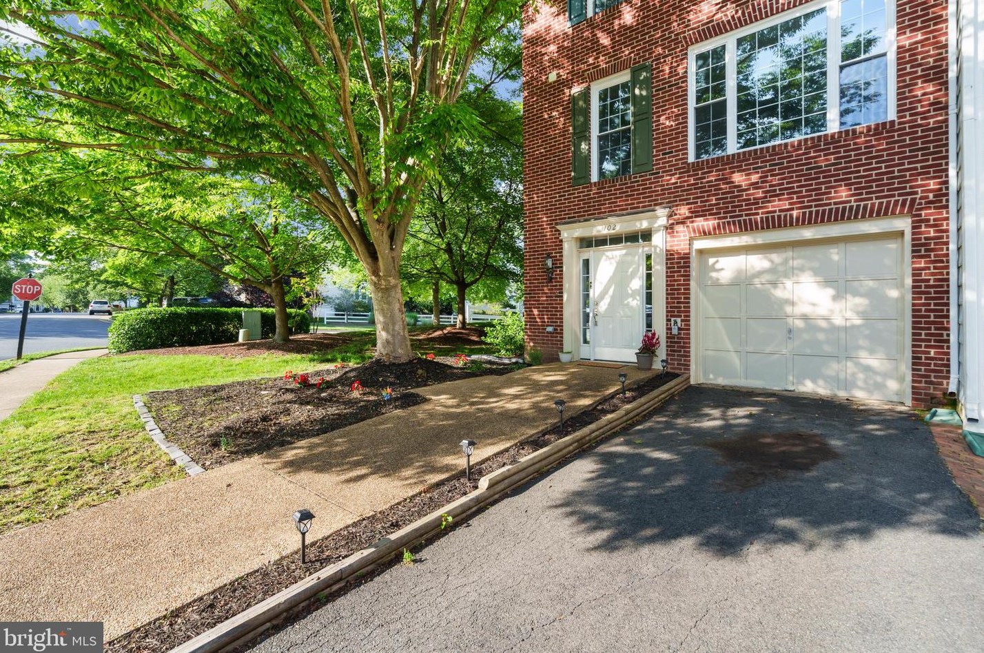 102 Connery Ter, Leesburg, VA 20175-5034