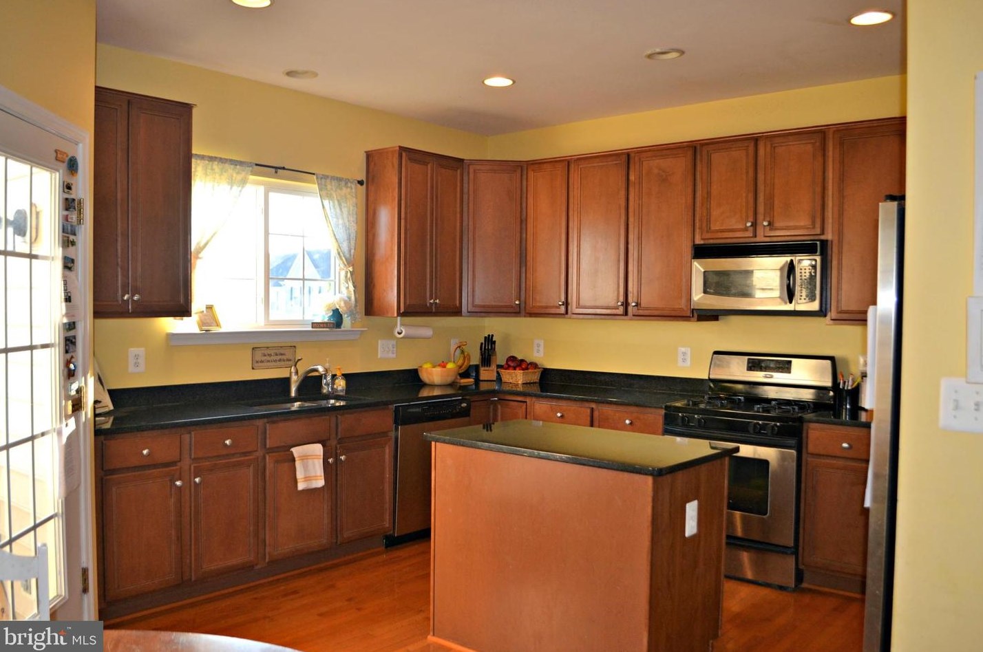 517 Legrace Ter, Leesburg, VA 20176-1835