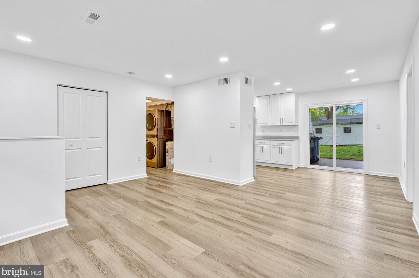 301 Amhurst St, Dulles VA  20164-2206 exterior