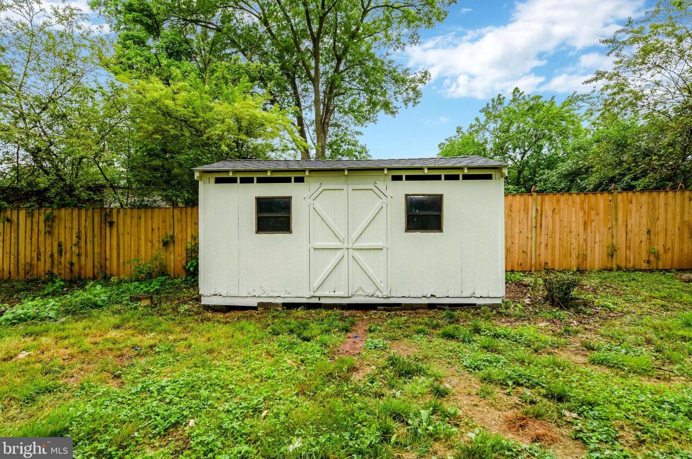 301 Amhurst St, Dulles VA  20164-2204 exterior