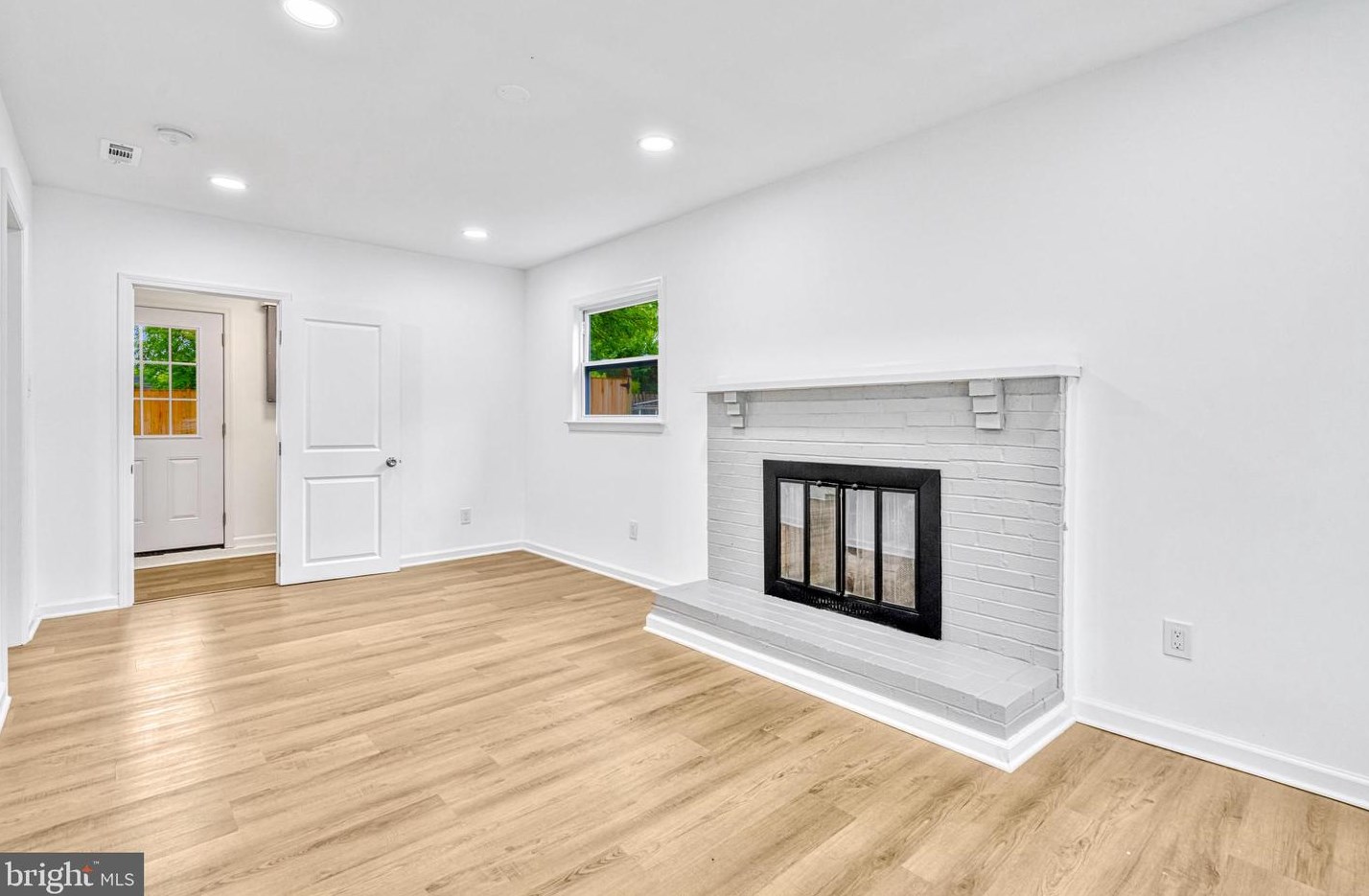 301 Amhurst St, Dulles VA  20164-2204 exterior