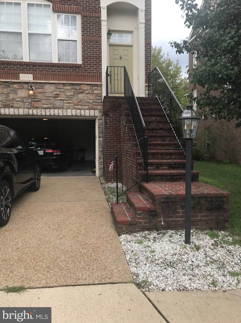 43124 Crosswind Ter, Ashburn VA  20148-5318 exterior