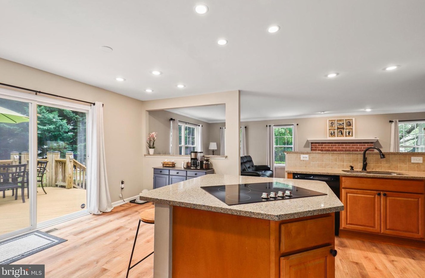 20346 Flushing Mdw Ct, Ashburn VA 20147-3854 exterior