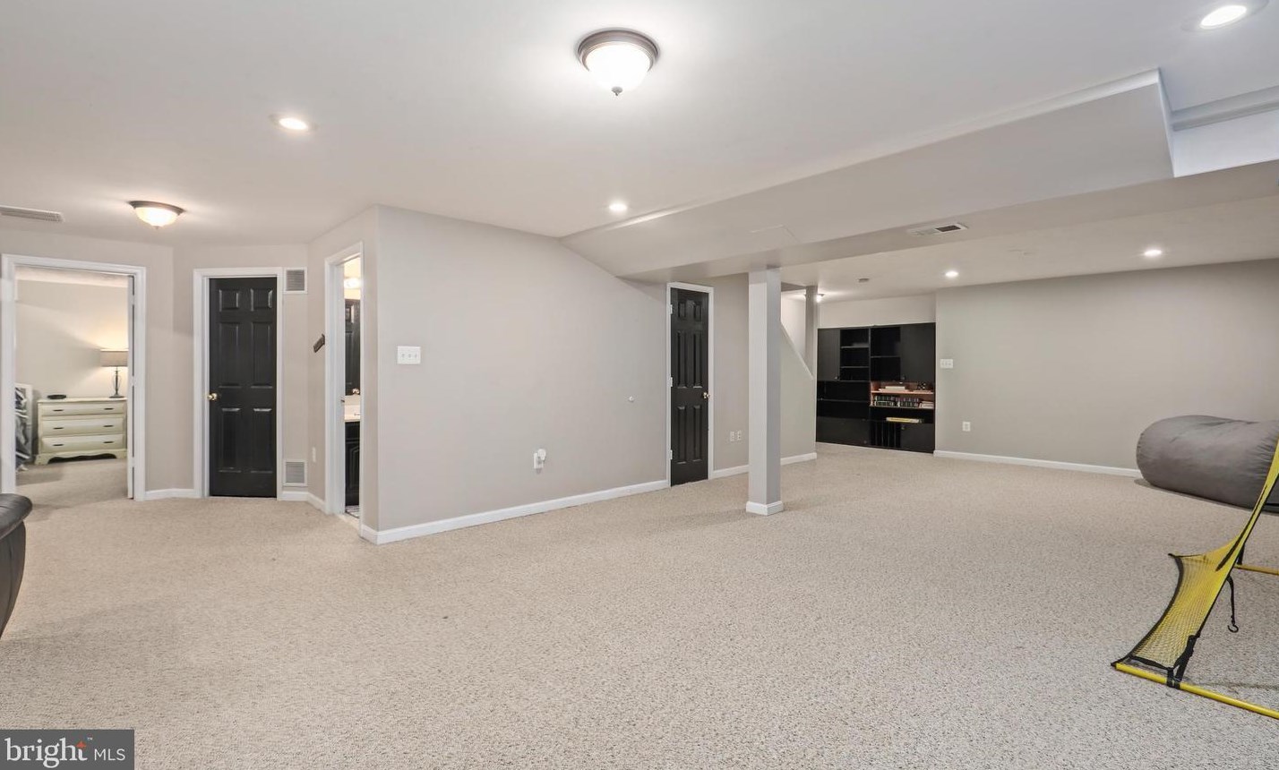 20346 Flushing Mdw Ct, Ashburn VA 20147-3854 exterior