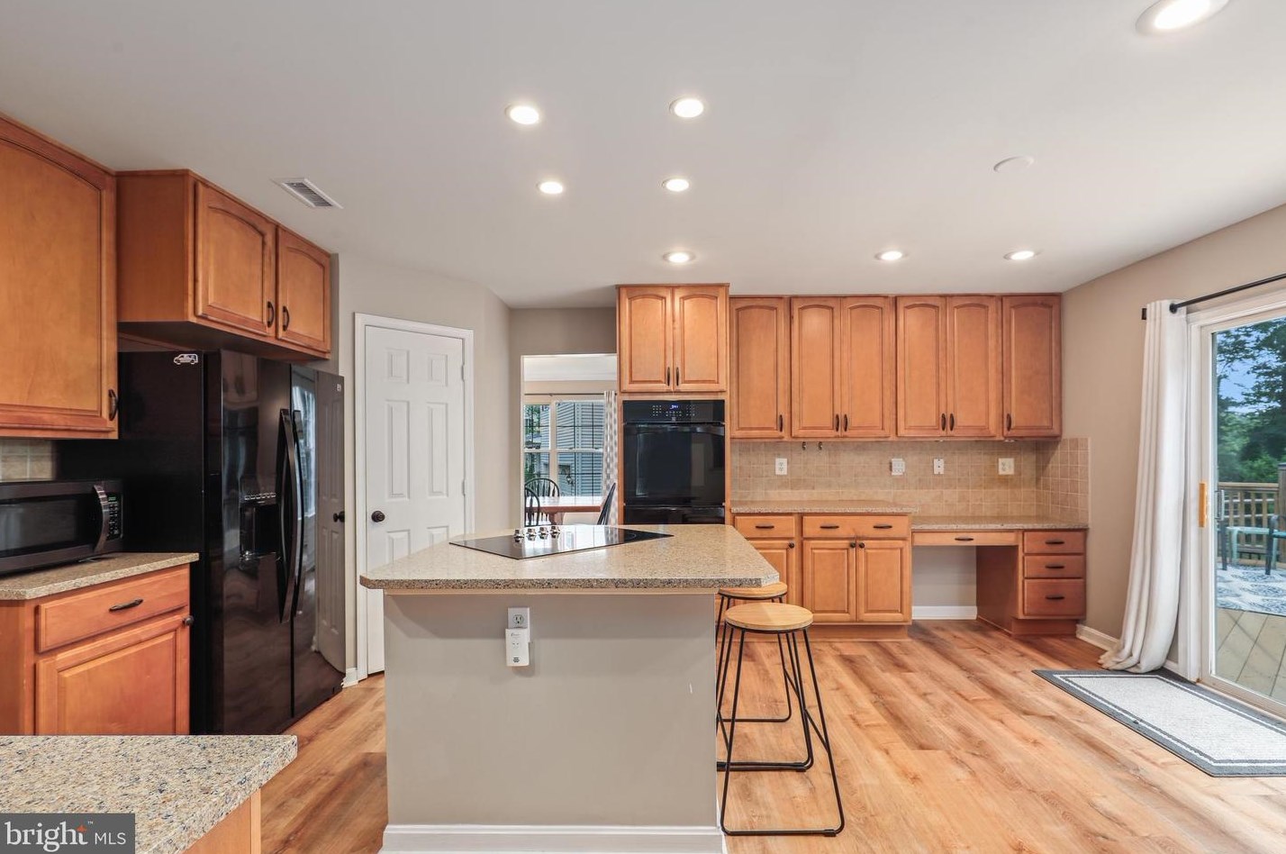 20346 Flushing Mdw Ct, Ashburn VA 20147-3854 exterior