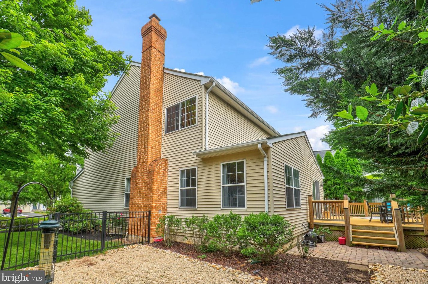 20346 Flushing Mdw Ct, Ashburn VA 20147-3854 exterior