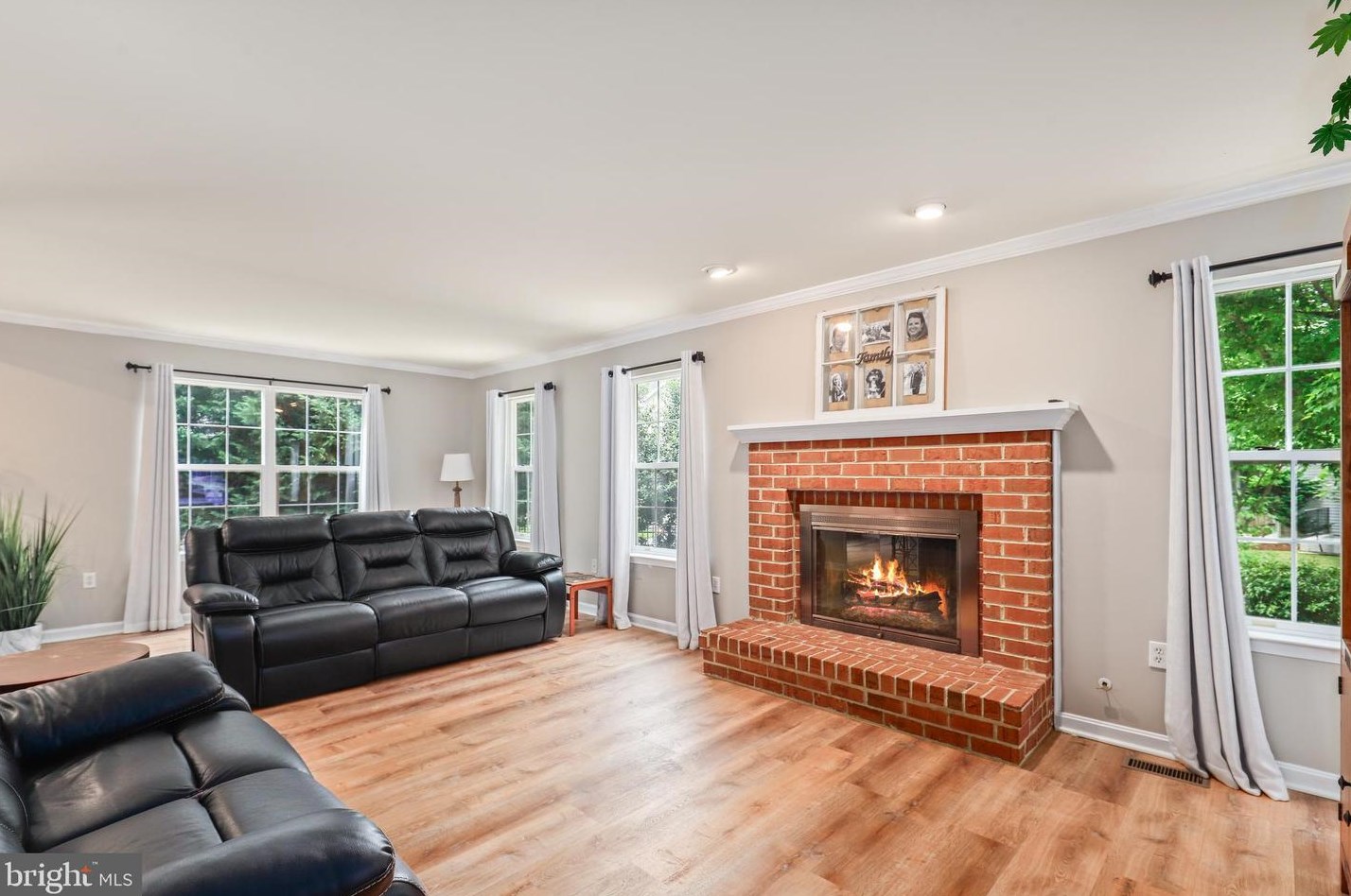 20346 Flushing Mdw Ct, Ashburn VA 20147-3854 exterior