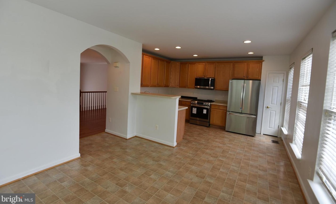 21821 Ladyslipper Sq, Ashburn VA  20147-6968 exterior