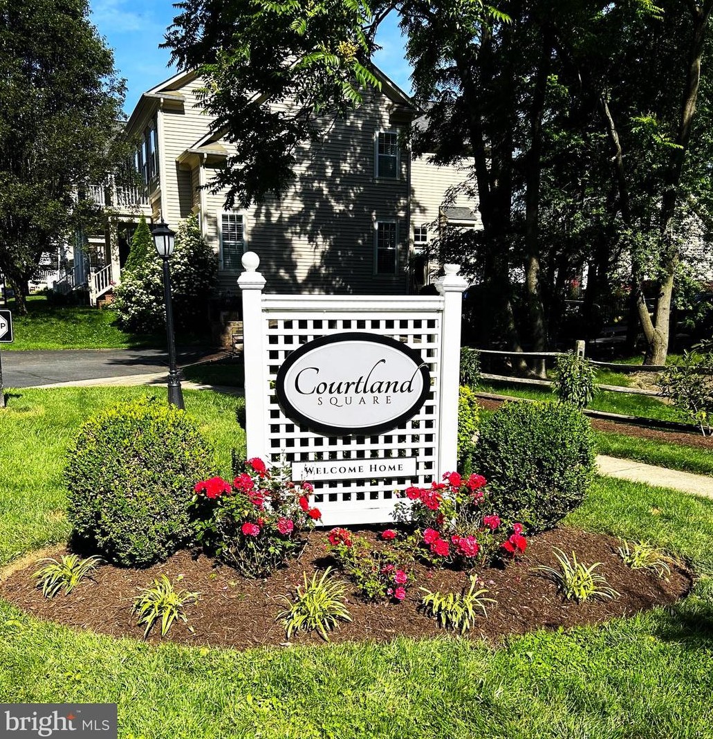525 Gentlewood Sq, Purcellville, VA 20132-5818