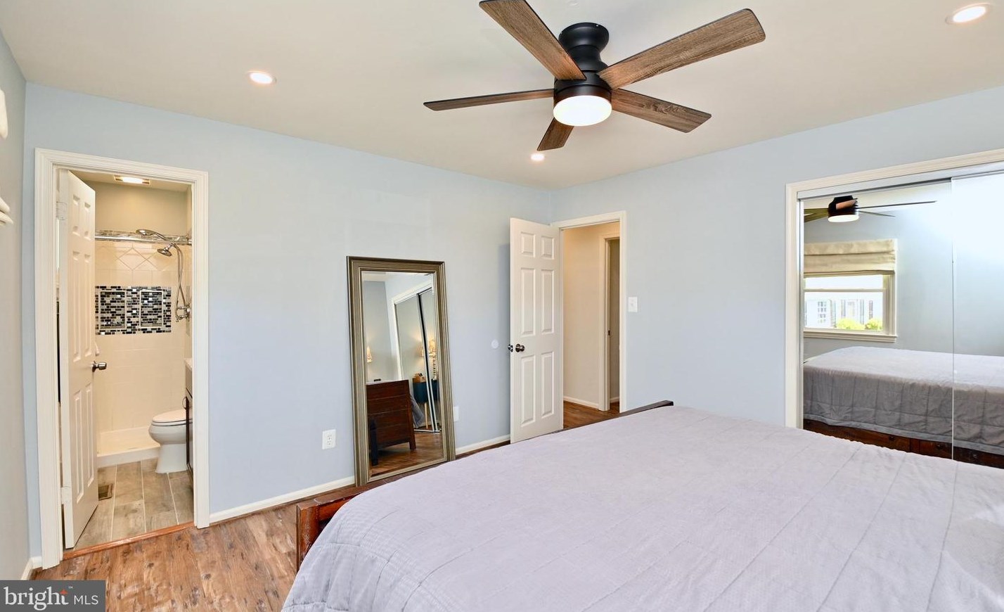 1212 Lee Rd, Dulles VA  20164-2753 exterior