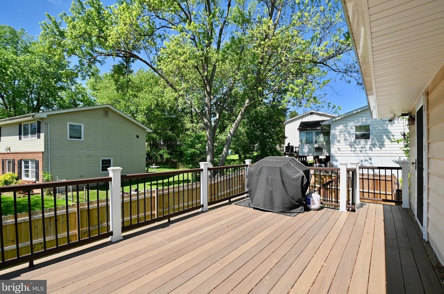 1212 Lee Rd, Dulles VA  20164-2753 exterior