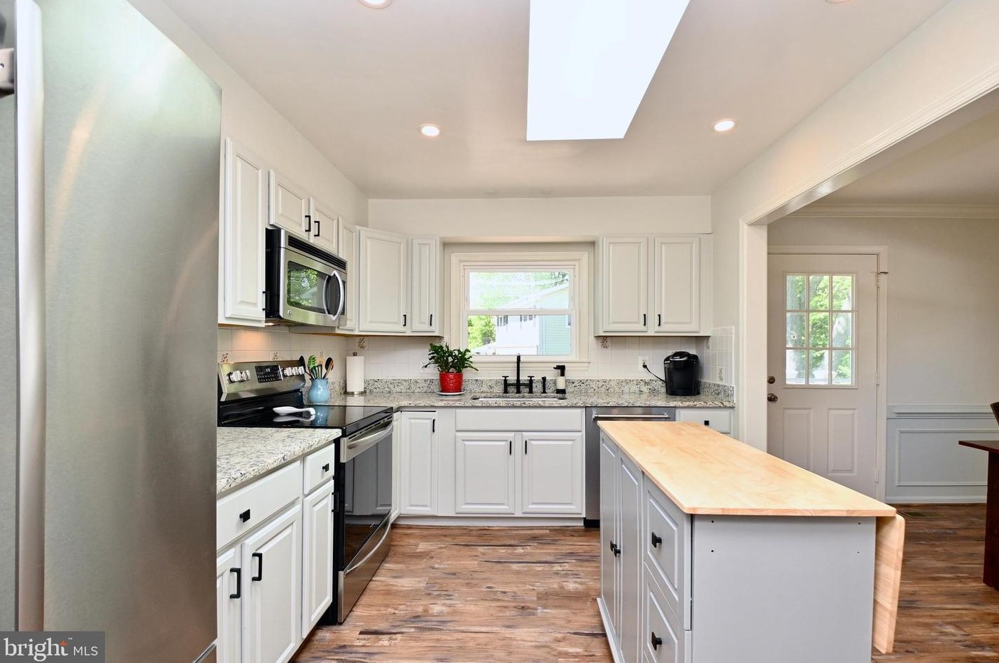 1212 Lee Rd, Dulles VA  20164-2753 exterior