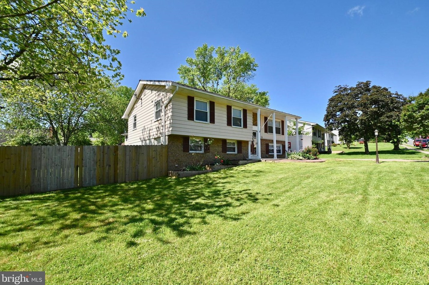 1212 Lee Rd, Dulles, VA 20164-2750