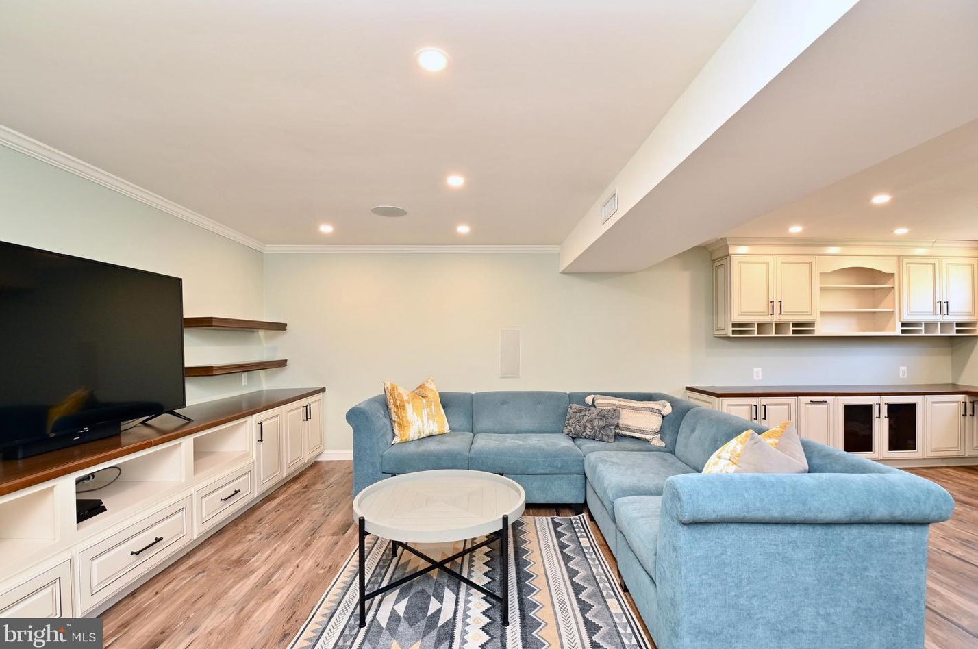 1212 Lee Rd, Dulles VA  20164-2753 exterior