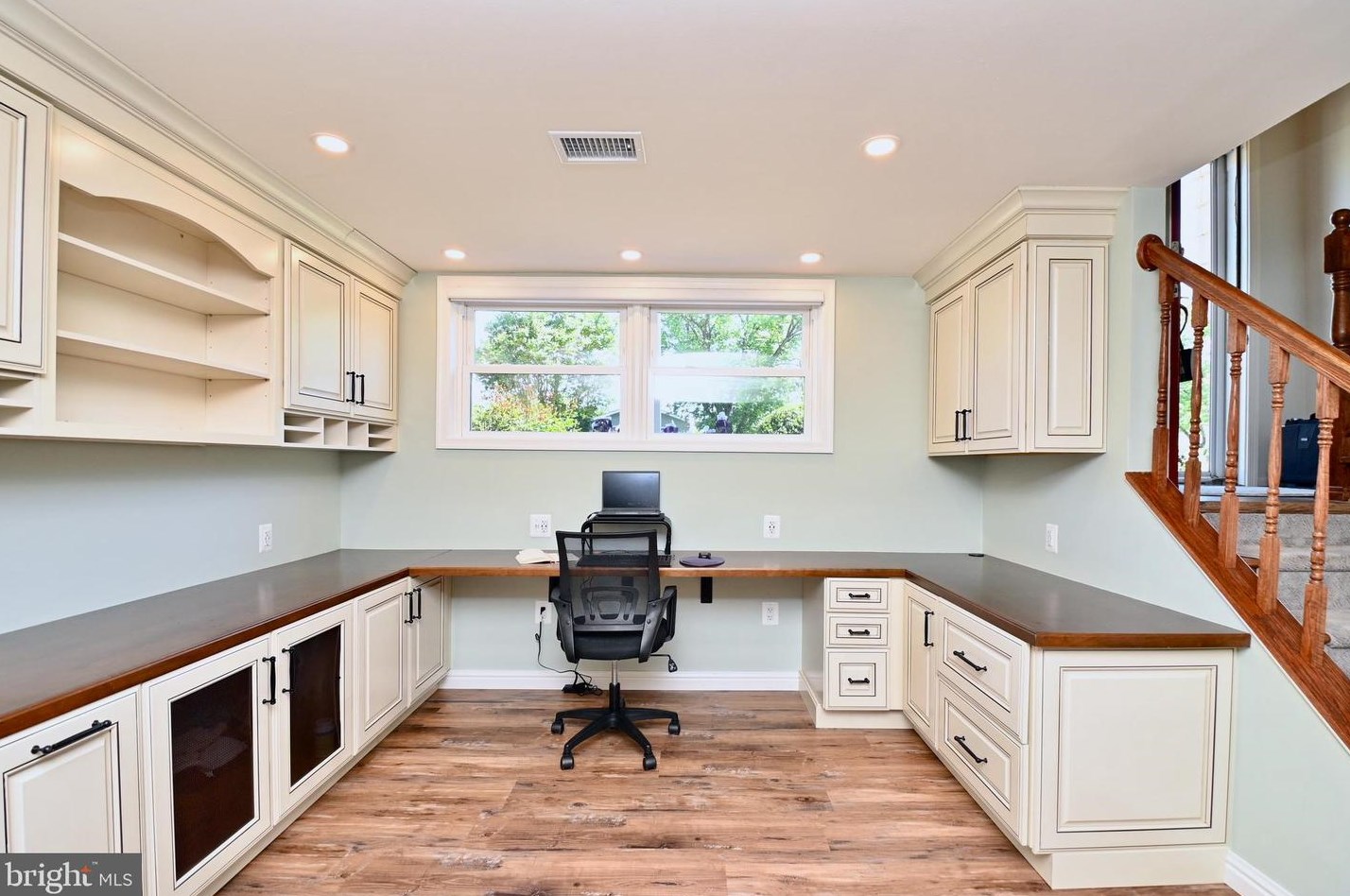 1212 Lee Rd, Dulles VA  20164-2753 exterior