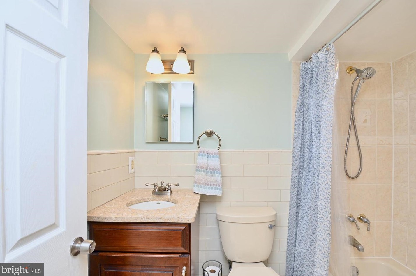 1212 Lee Rd, Dulles VA  20164-2753 exterior