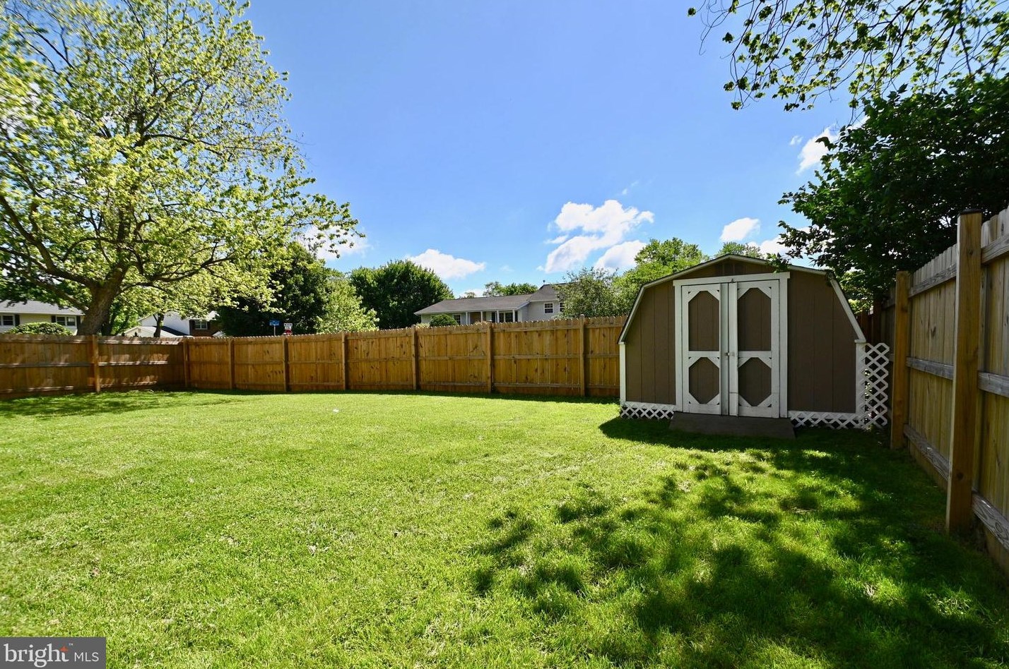 1212 Lee Rd, Dulles VA  20164-2753 exterior