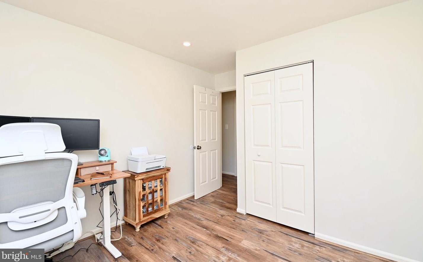 1212 Lee Rd, Dulles VA  20164-2753 exterior