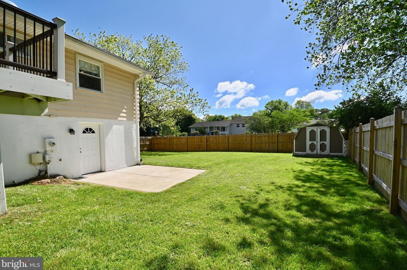 1212 Lee Rd, Dulles VA  20164-2753 exterior