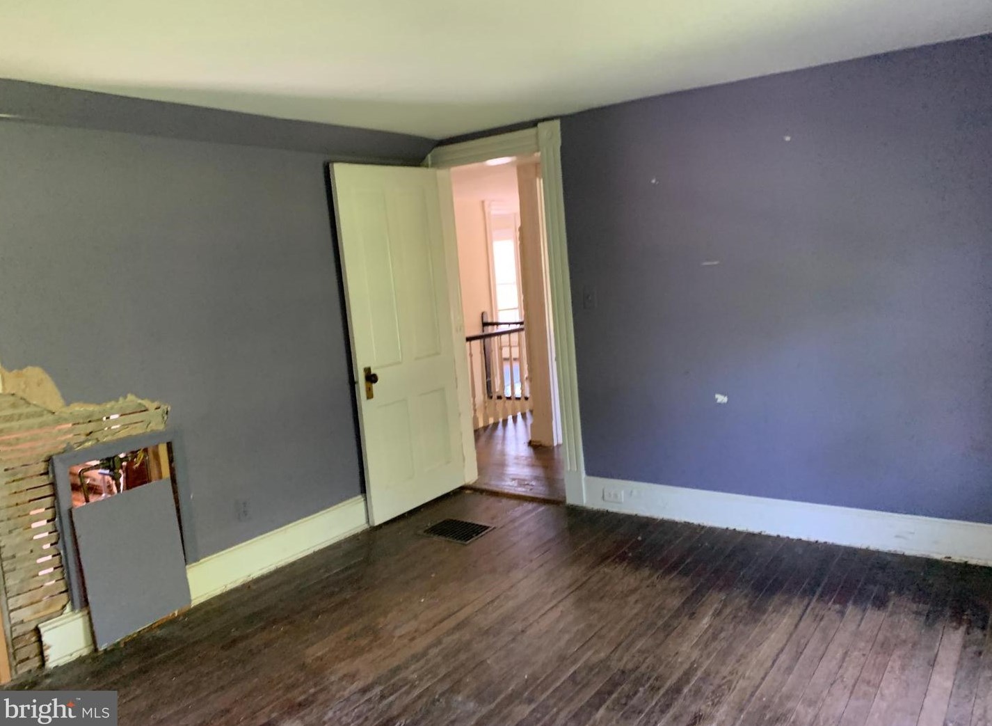 210 Cornwall St, Leesburg VA 20176-2701 exterior