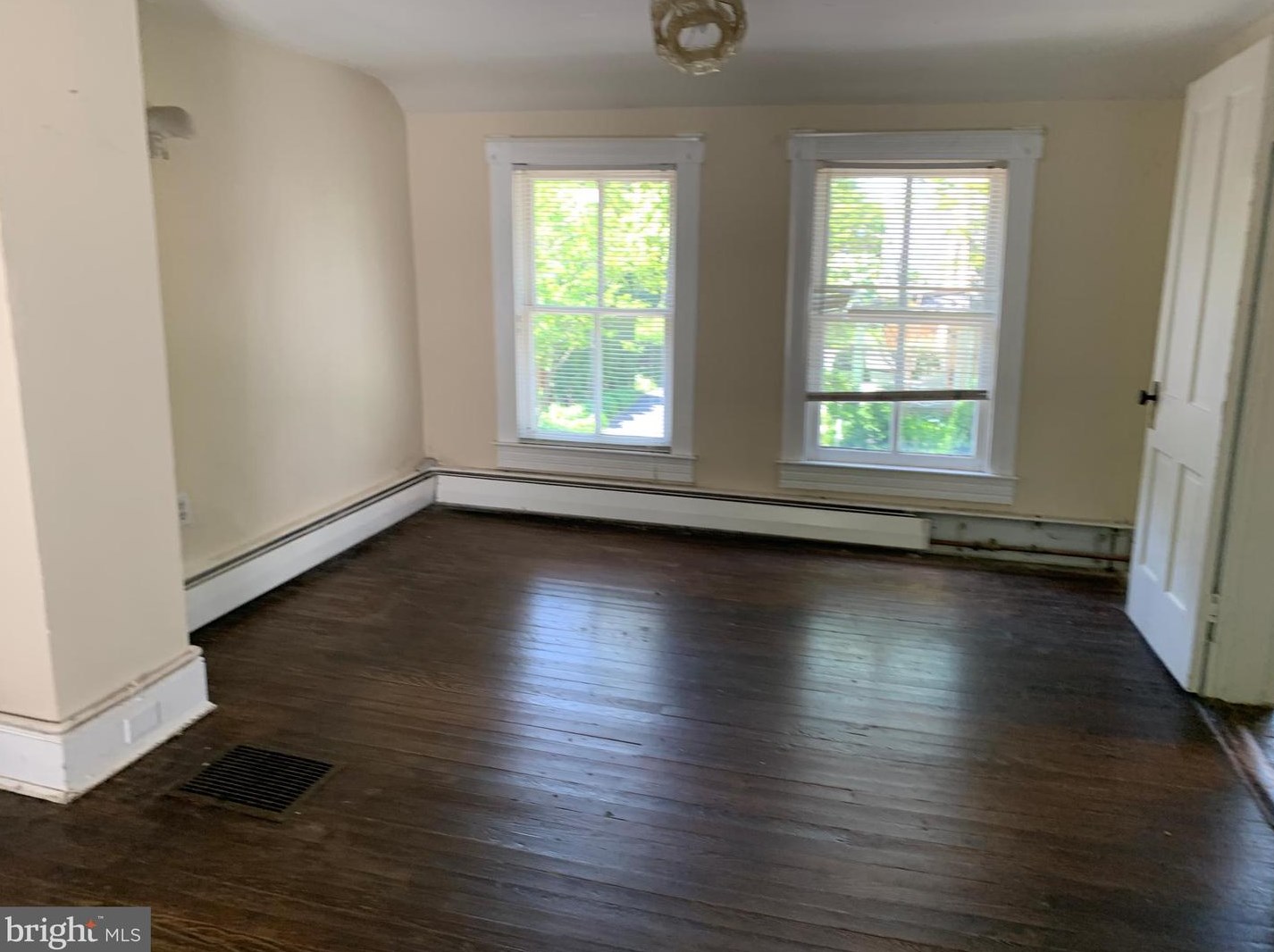 210 Cornwall St, Leesburg VA 20176-2701 exterior