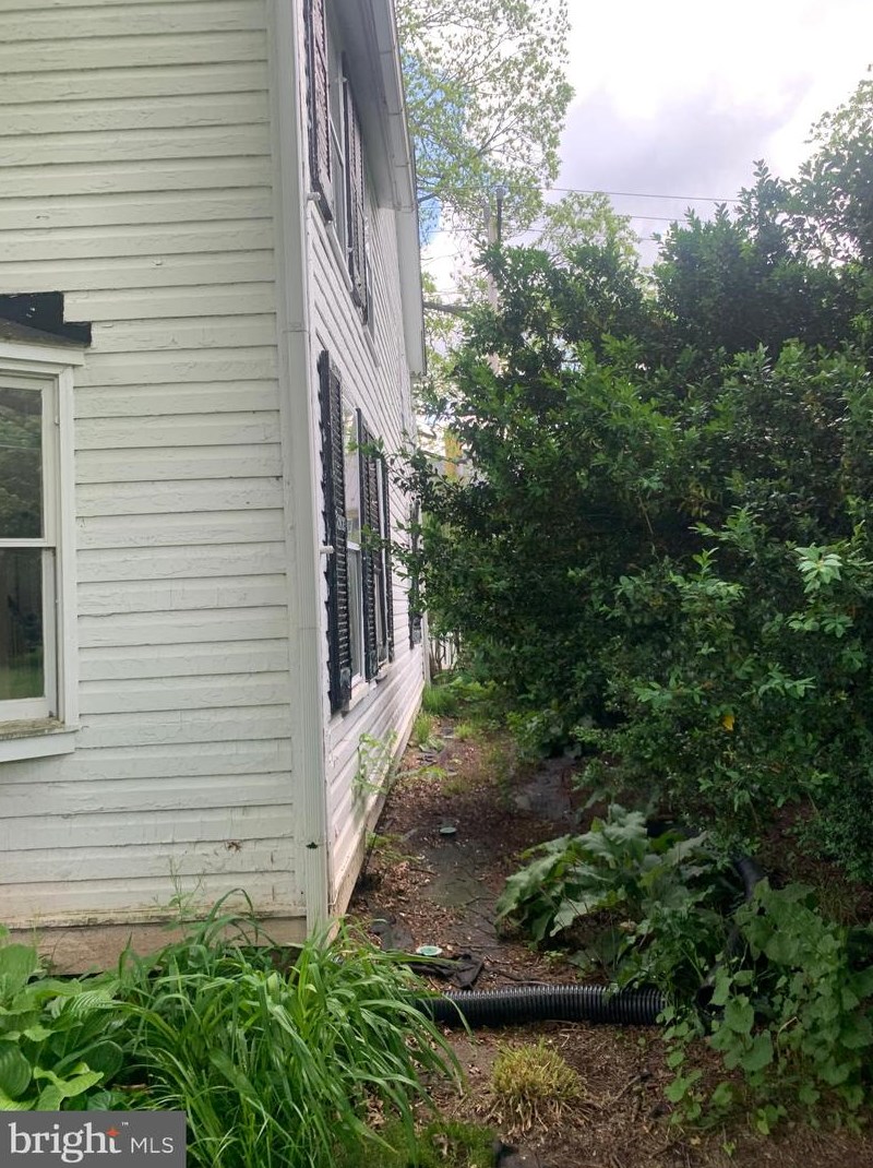 210 Cornwall St, Leesburg VA 20176-2701 exterior