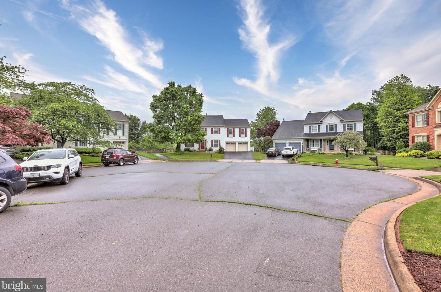 20683 Tally Ho Ct, Ashburn, VA 20147-3920