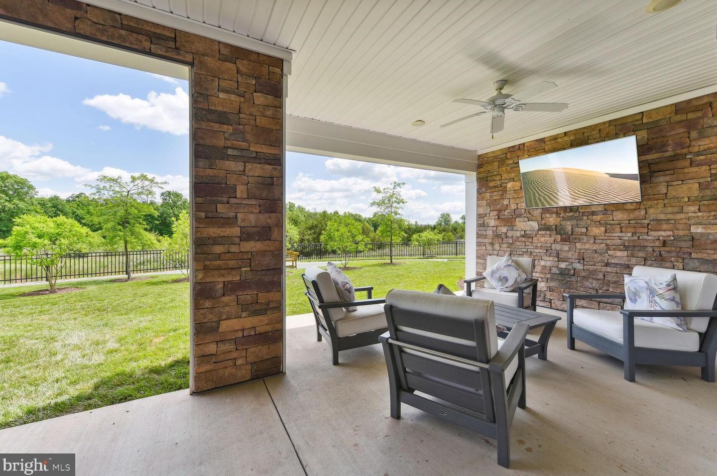 44605 York Crest Ter, Ashburn VA 20147 exterior