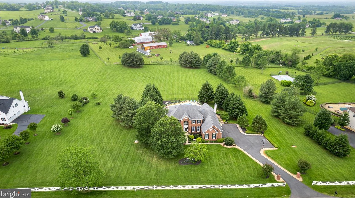 41045 Stumptown Rd, Waterford, VA 20197-1250