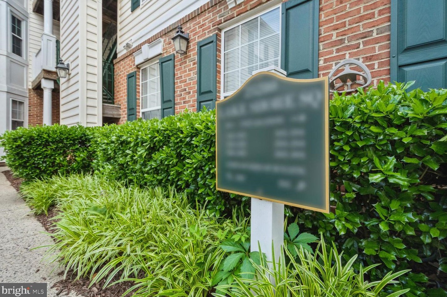 25280 Lake Shore Sq, Fairfax, VA 20152-4465