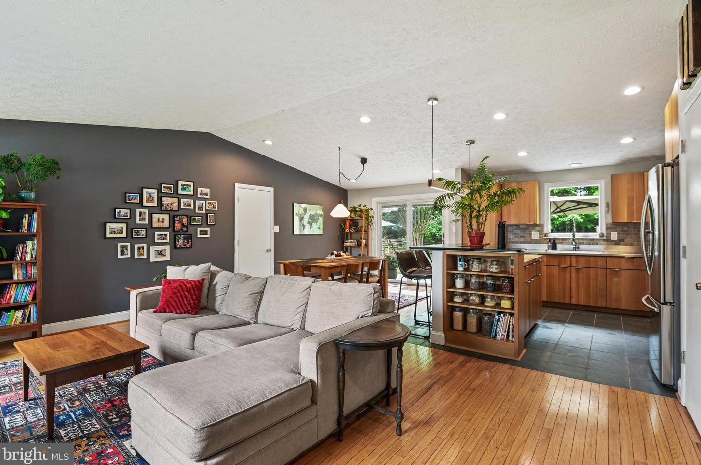 115 Red Oak Ln, Dulles, VA 20164