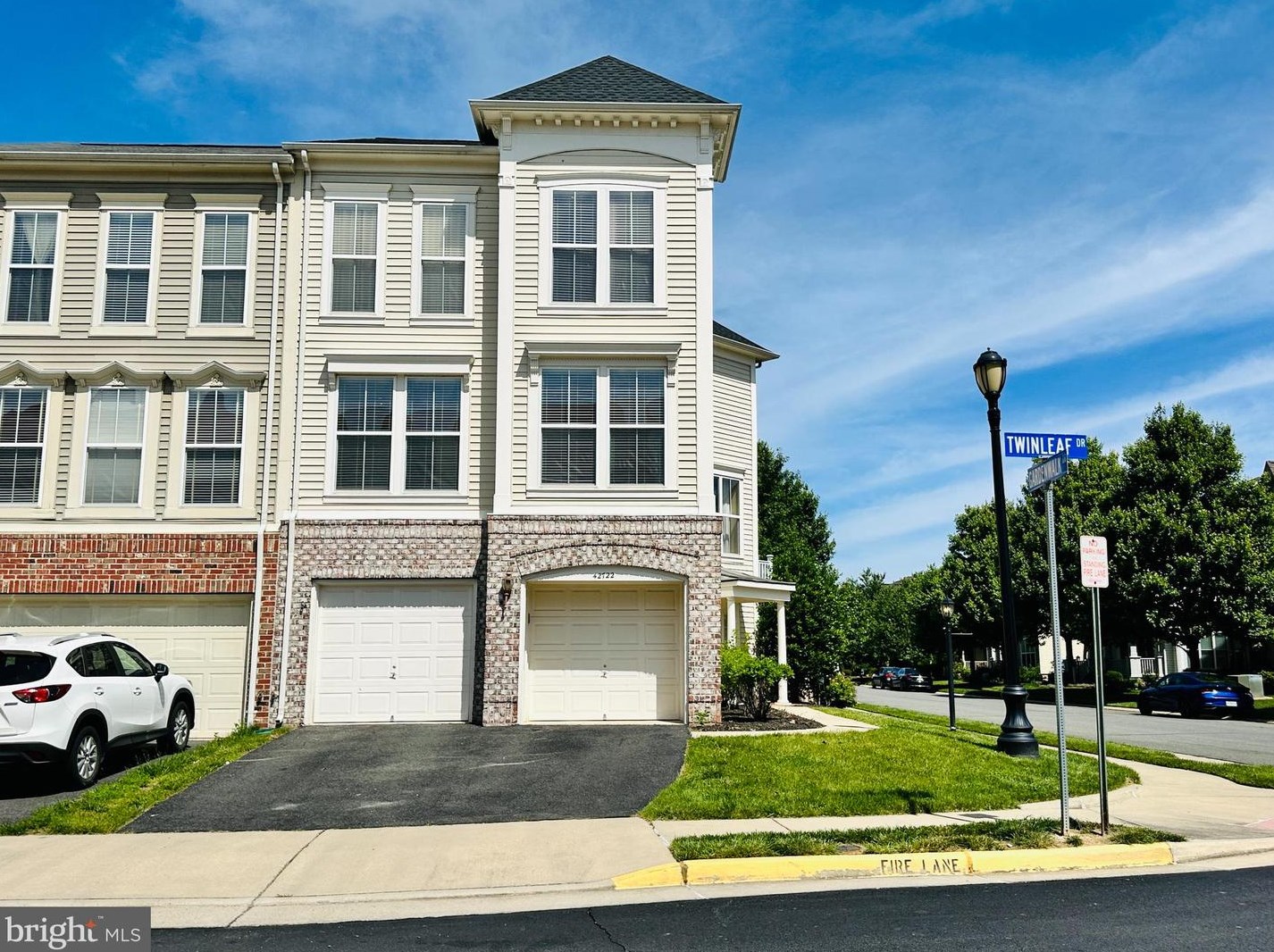 42722 Twinleaf Dr, Ashburn, VA 20148