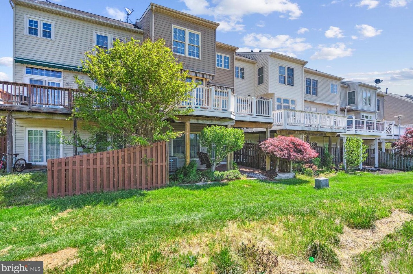 43003 Golf View Dr, Fairfax VA 20152-4449 exterior