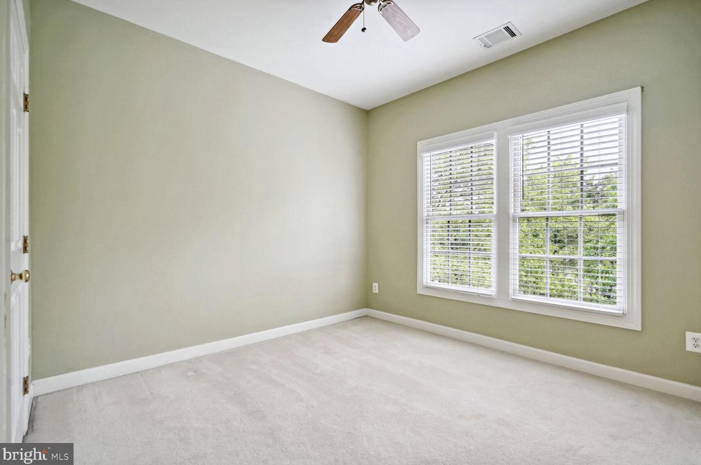 43003 Golf View Dr, Fairfax VA 20152-4449 exterior