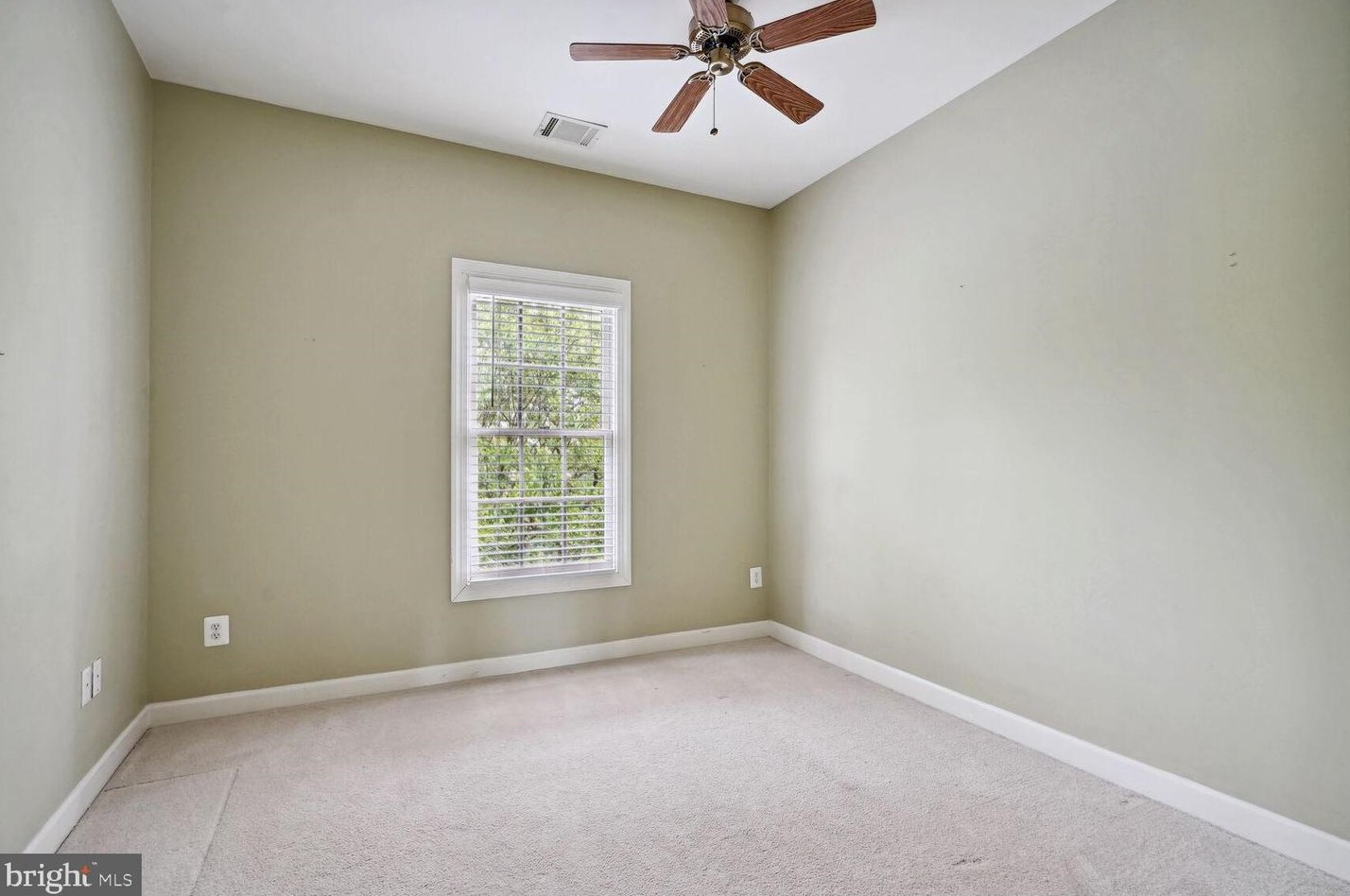 43003 Golf View Dr, Fairfax VA 20152-4449 exterior