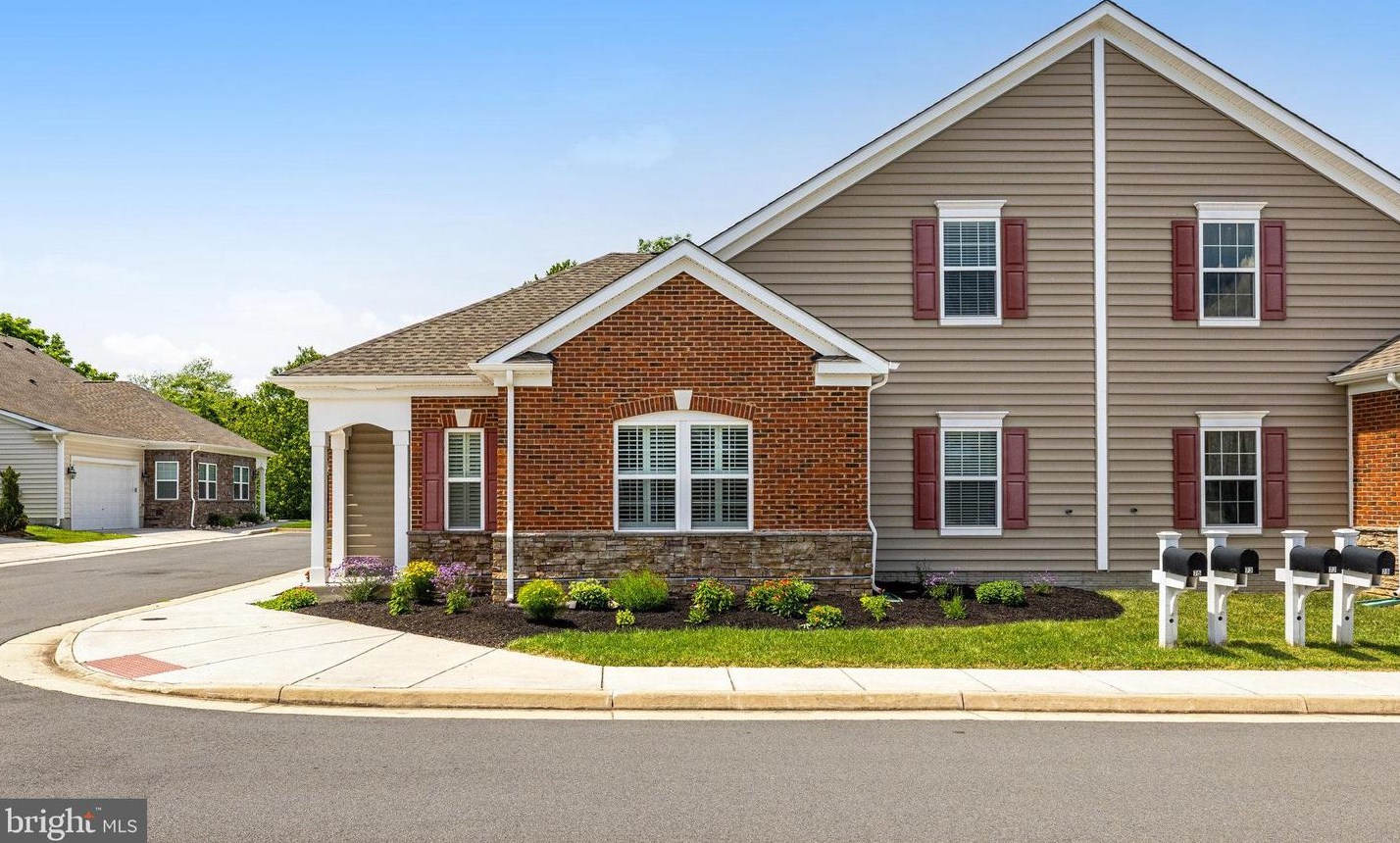 73 Harpers Ml Way, Lovettsville VA  20180-2045 exterior