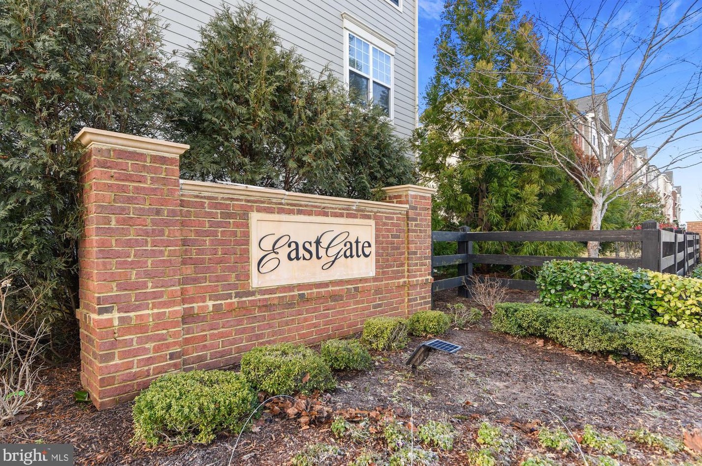43897 Eastgate View Dr, Chantilly, VA 20152-2599