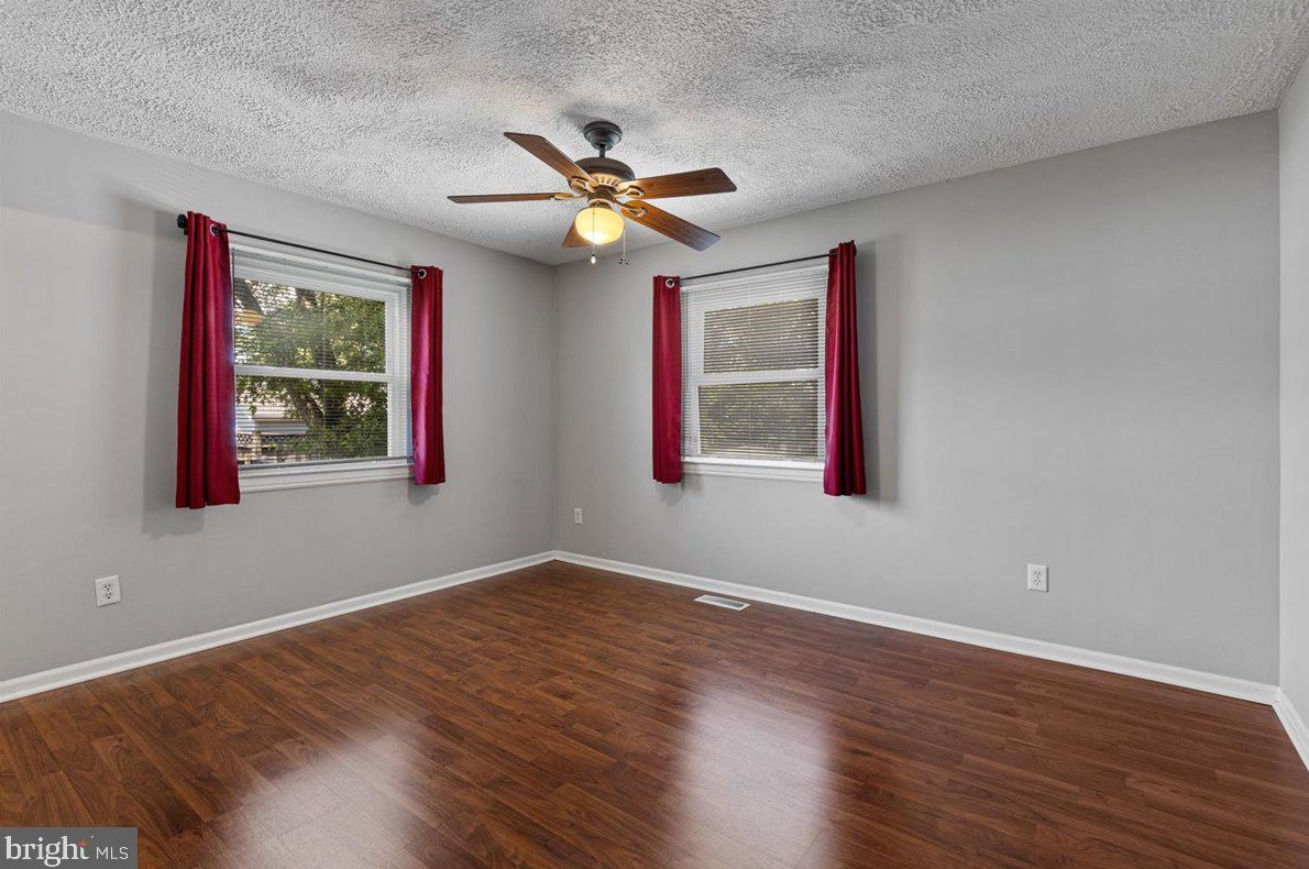 507 Alder Ave, Dulles VA  20164-3914 exterior