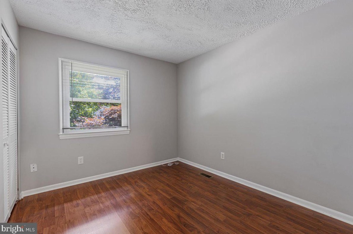 507 Alder Ave, Dulles VA  20164-3914 exterior