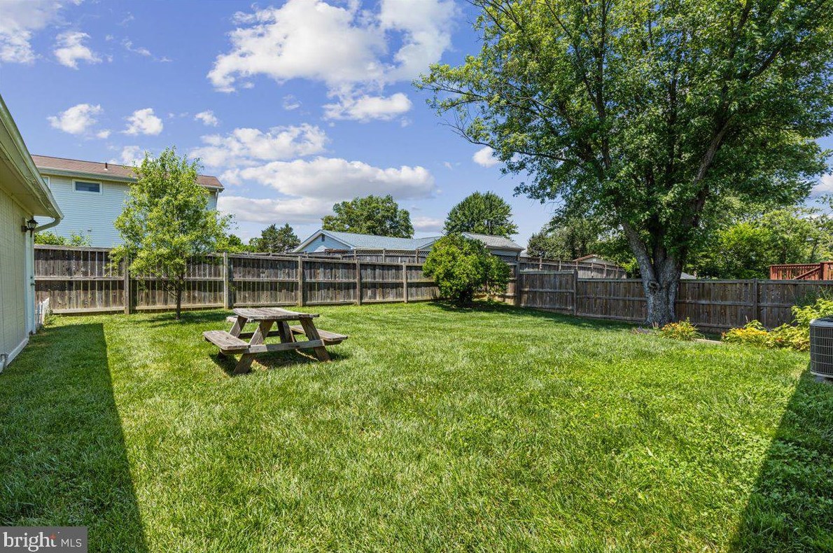 507 Alder Ave, Dulles VA  20164-3914 exterior